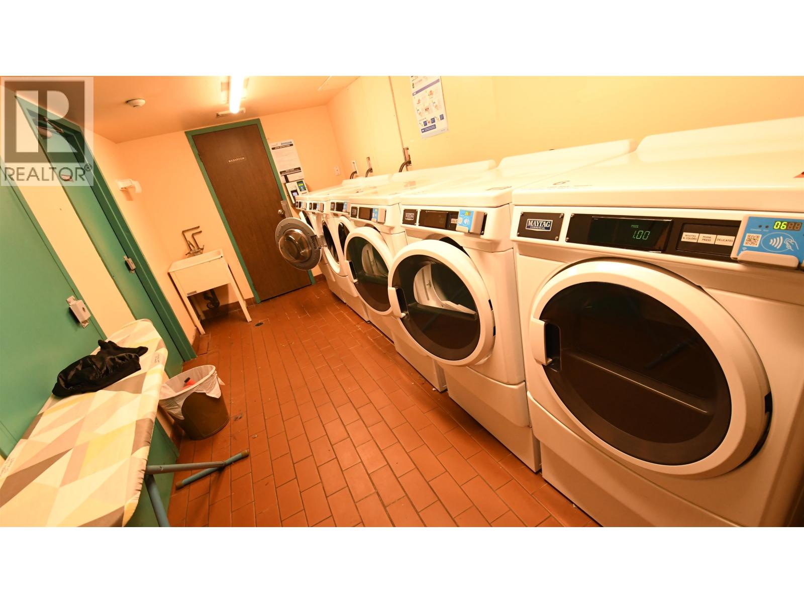 207 37 AGNES STREET, New Westminster