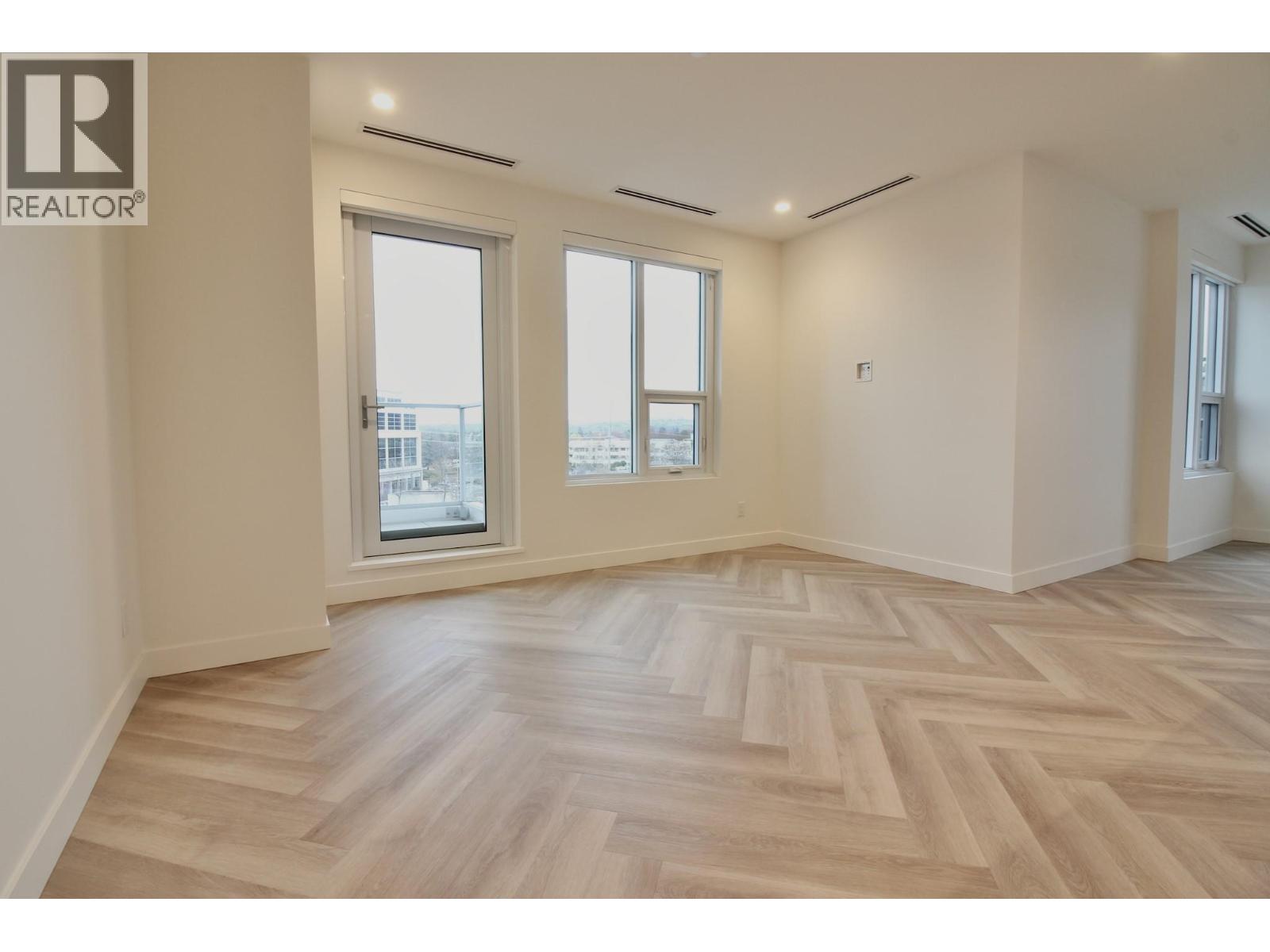 411 3340 Lakeshore Road, Kelowna