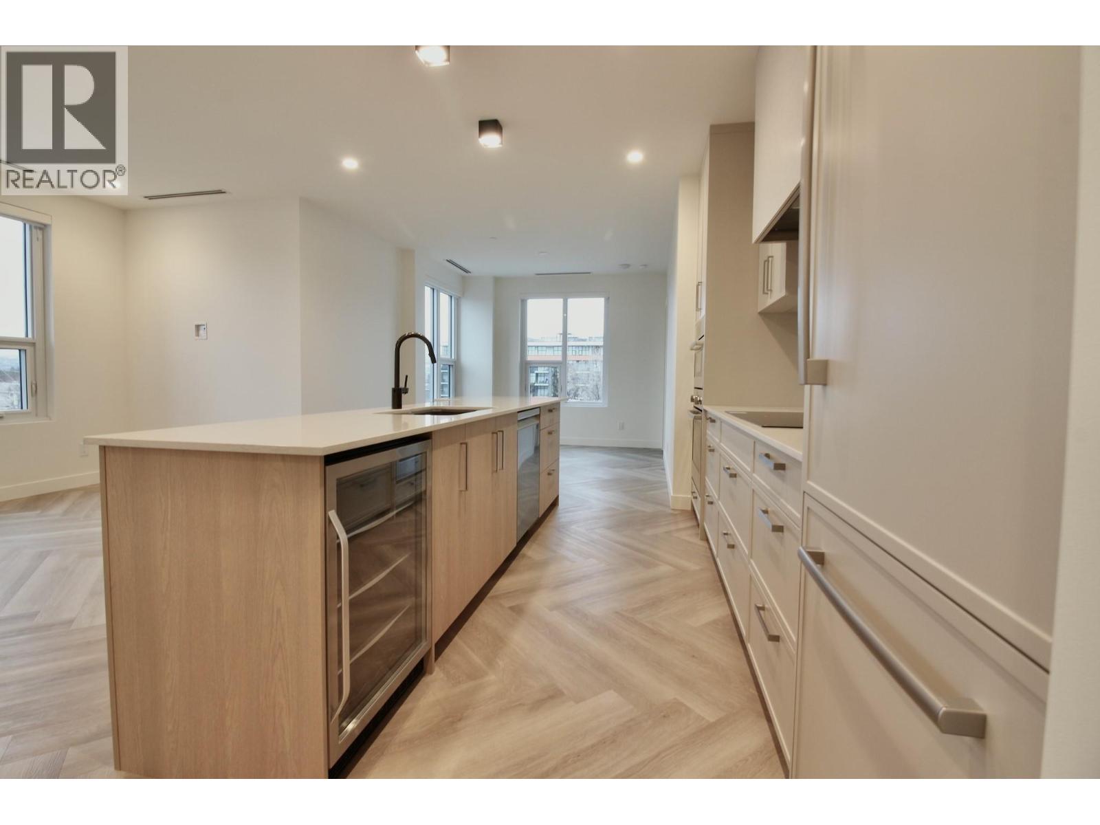 411 3340 Lakeshore Road, Kelowna