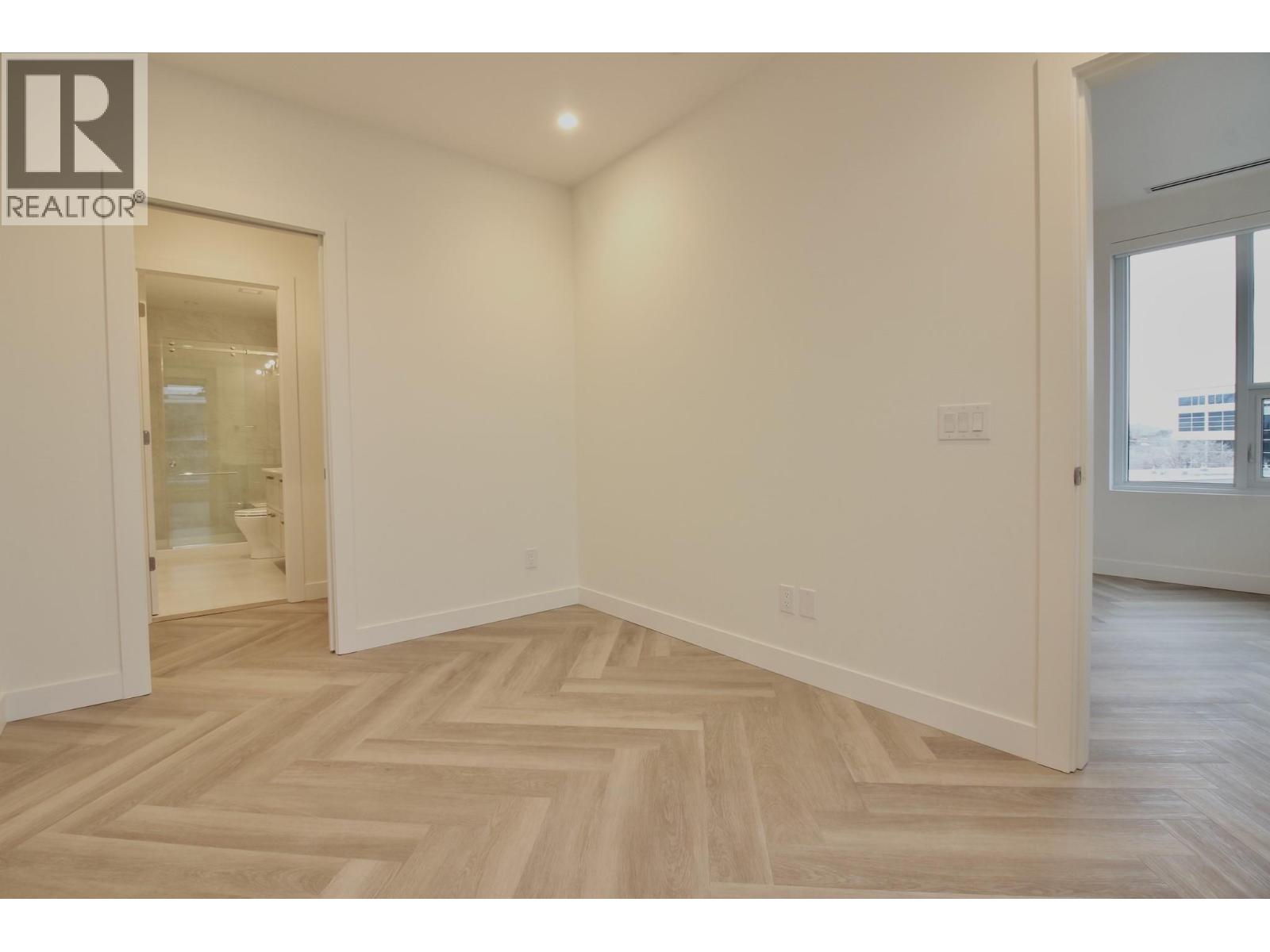 411 3340 Lakeshore Road, Kelowna