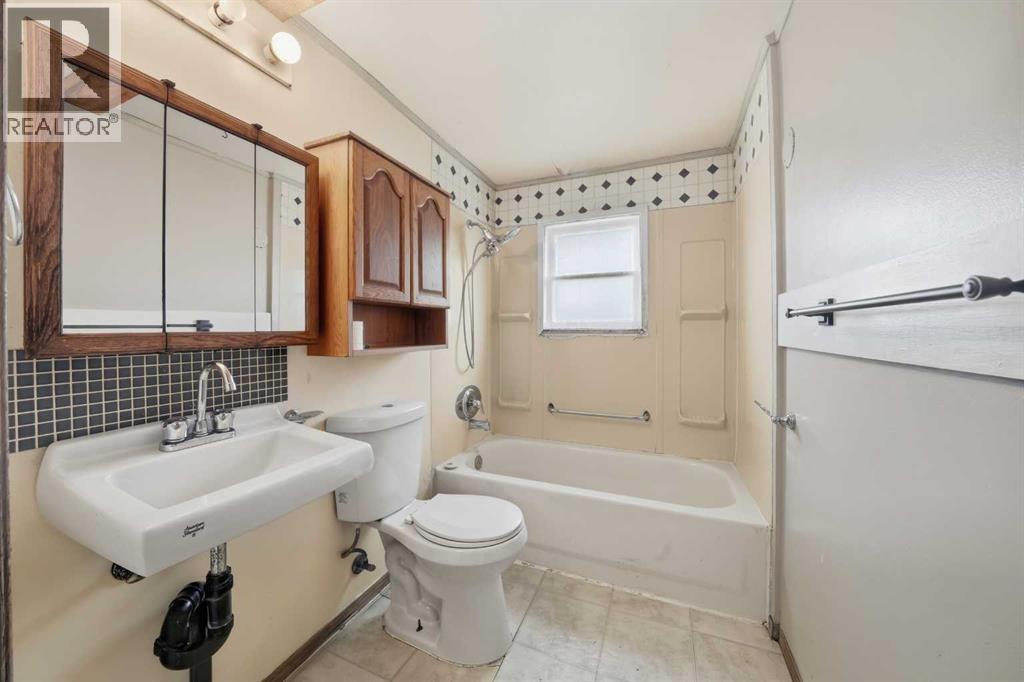 1221 Lucina Street, Penhold