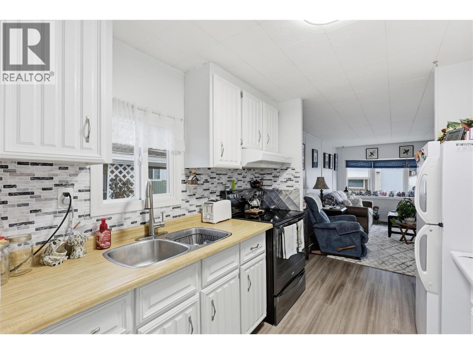 #26 2400 OAKDALE WAY - 9