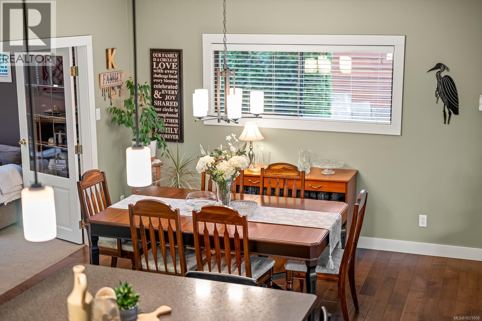 4988 Adrian Rd, Courtenay