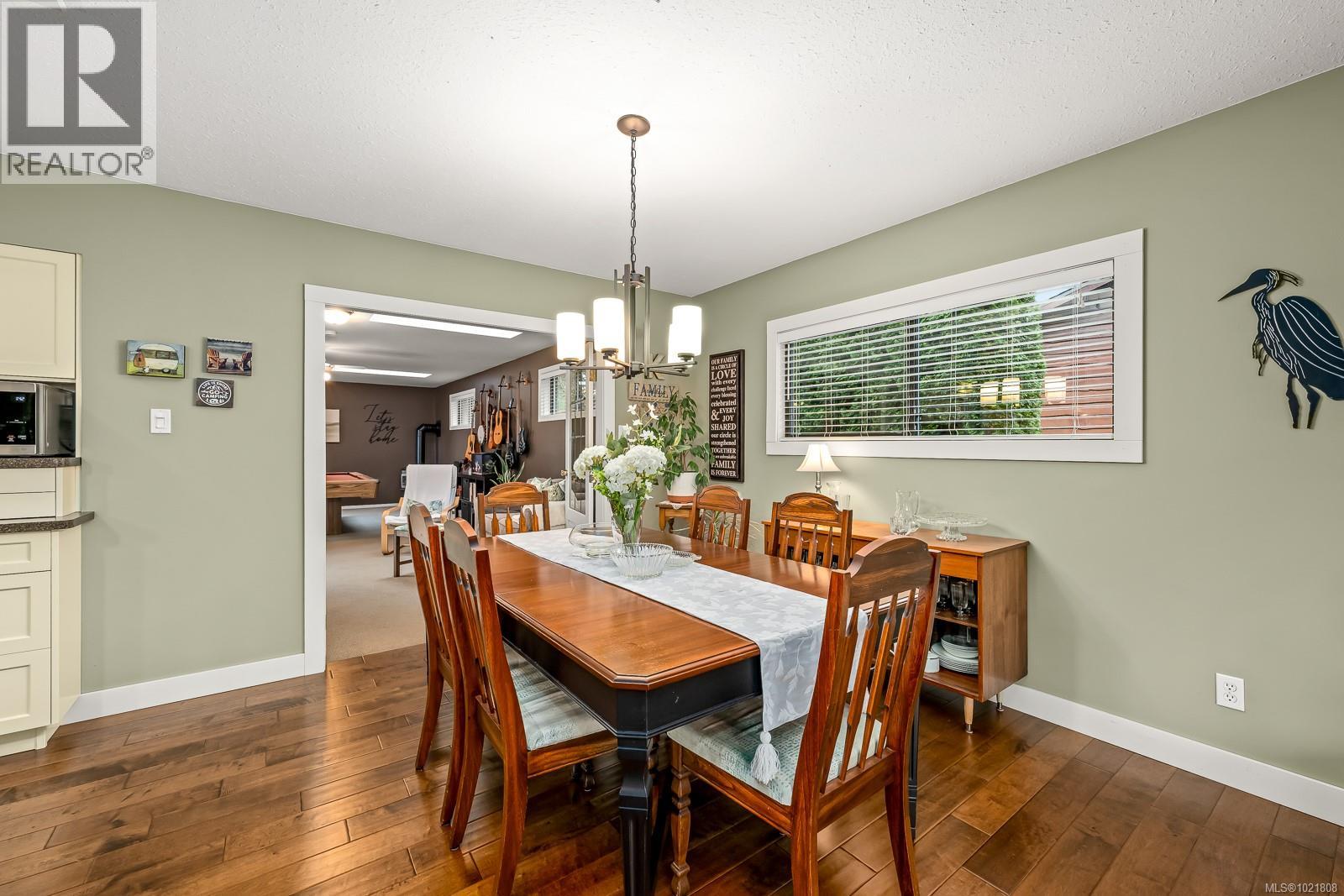 4988 Adrian Rd, Courtenay
