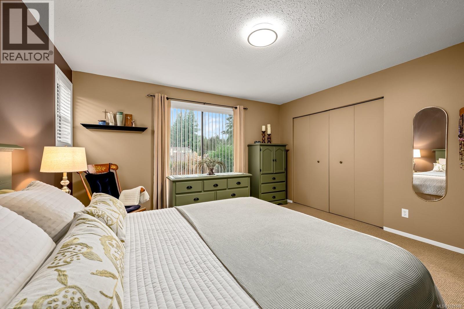 4988 Adrian Rd, Courtenay