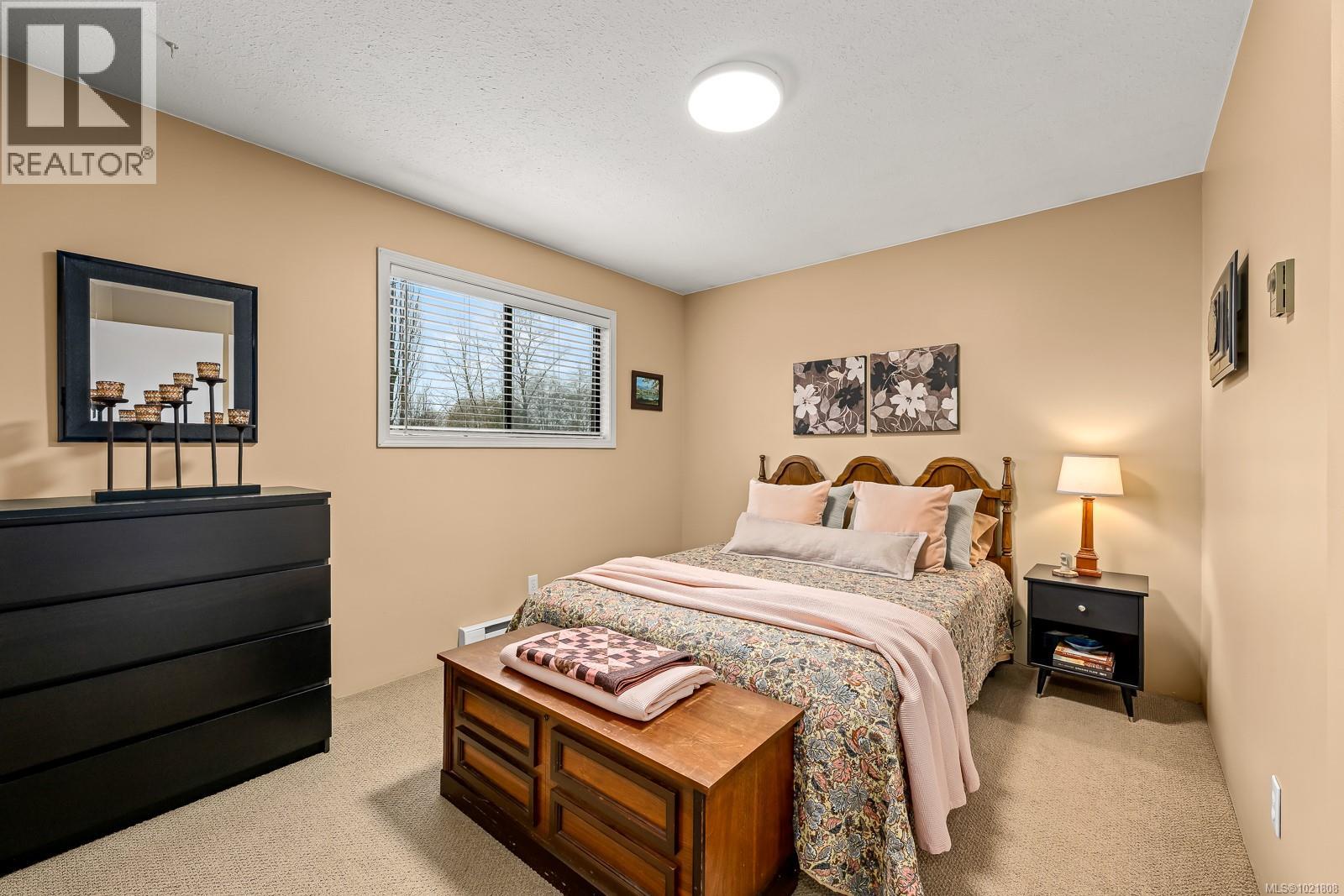 4988 Adrian Rd, Courtenay