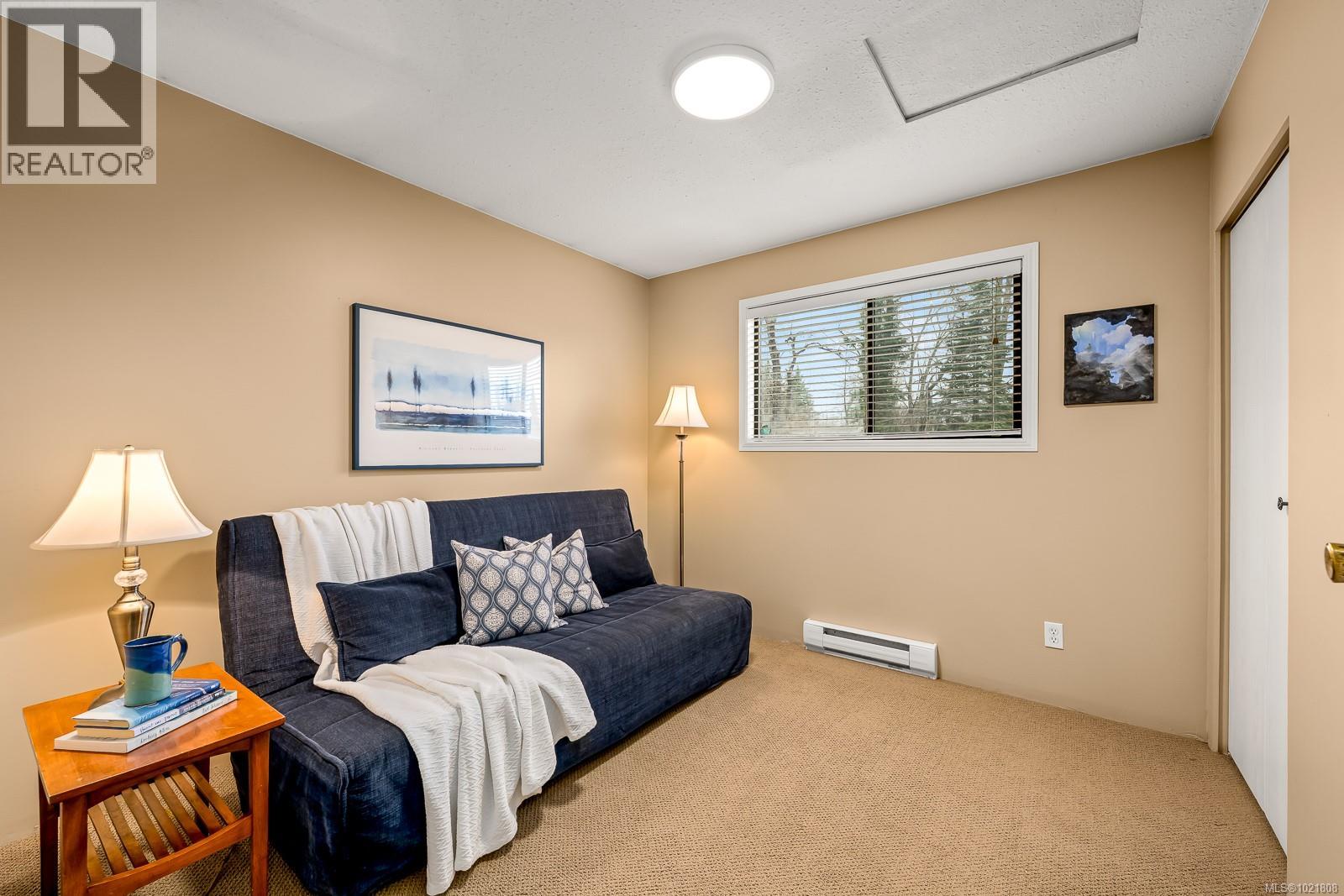 4988 Adrian Rd, Courtenay