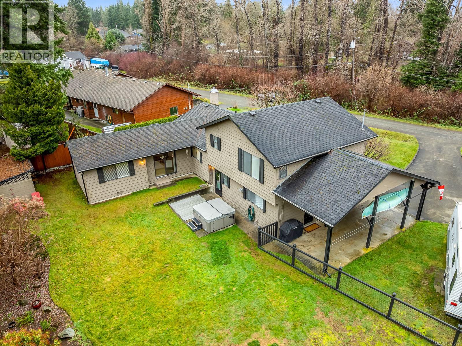4988 Adrian Rd, Courtenay