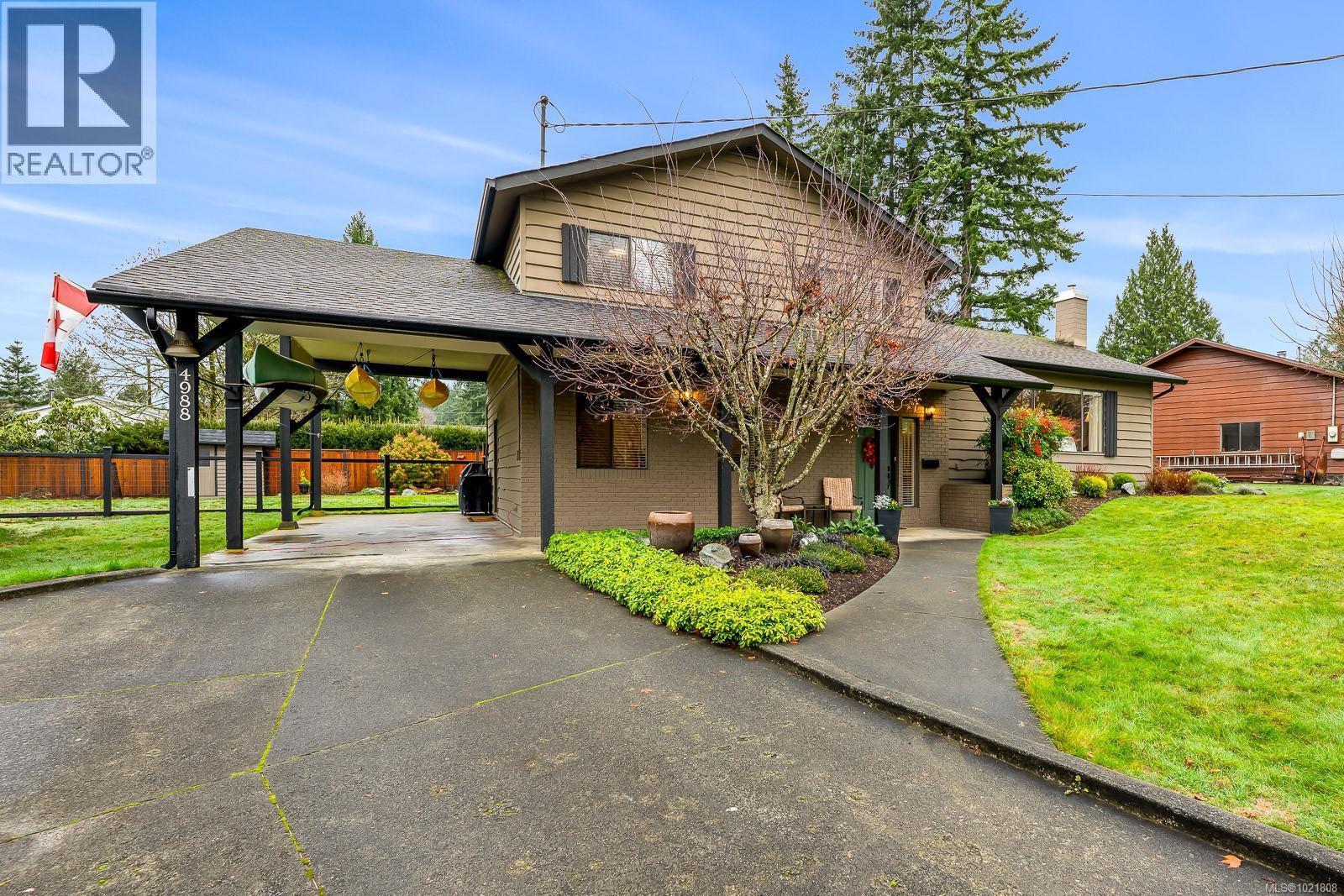 4988 Adrian Rd, Courtenay