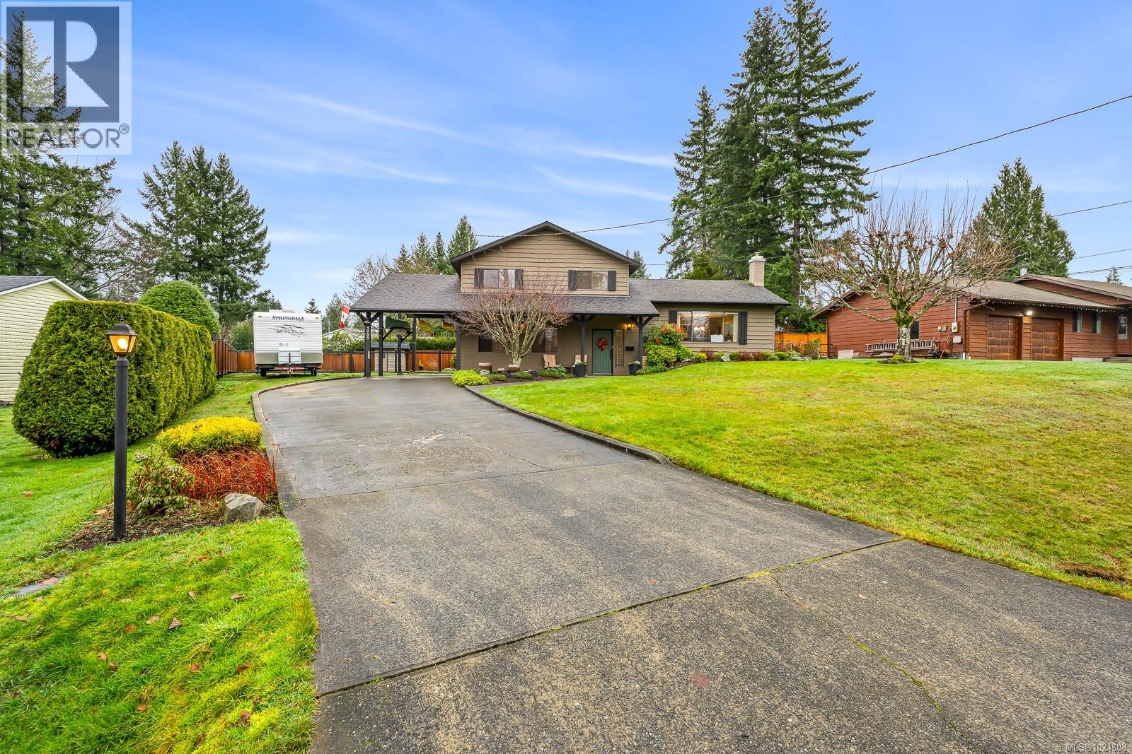 4988 Adrian Rd, Courtenay