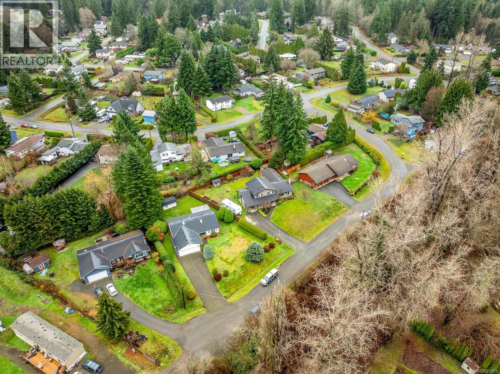 4988 Adrian Rd, Courtenay