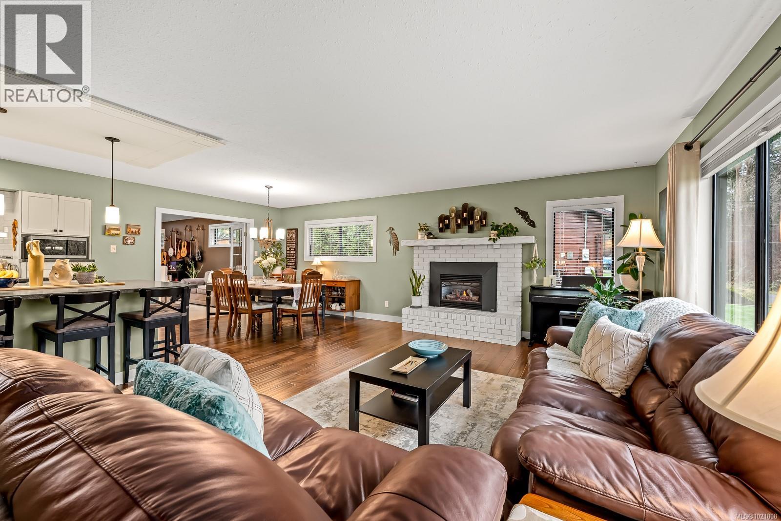 4988 Adrian Rd, Courtenay