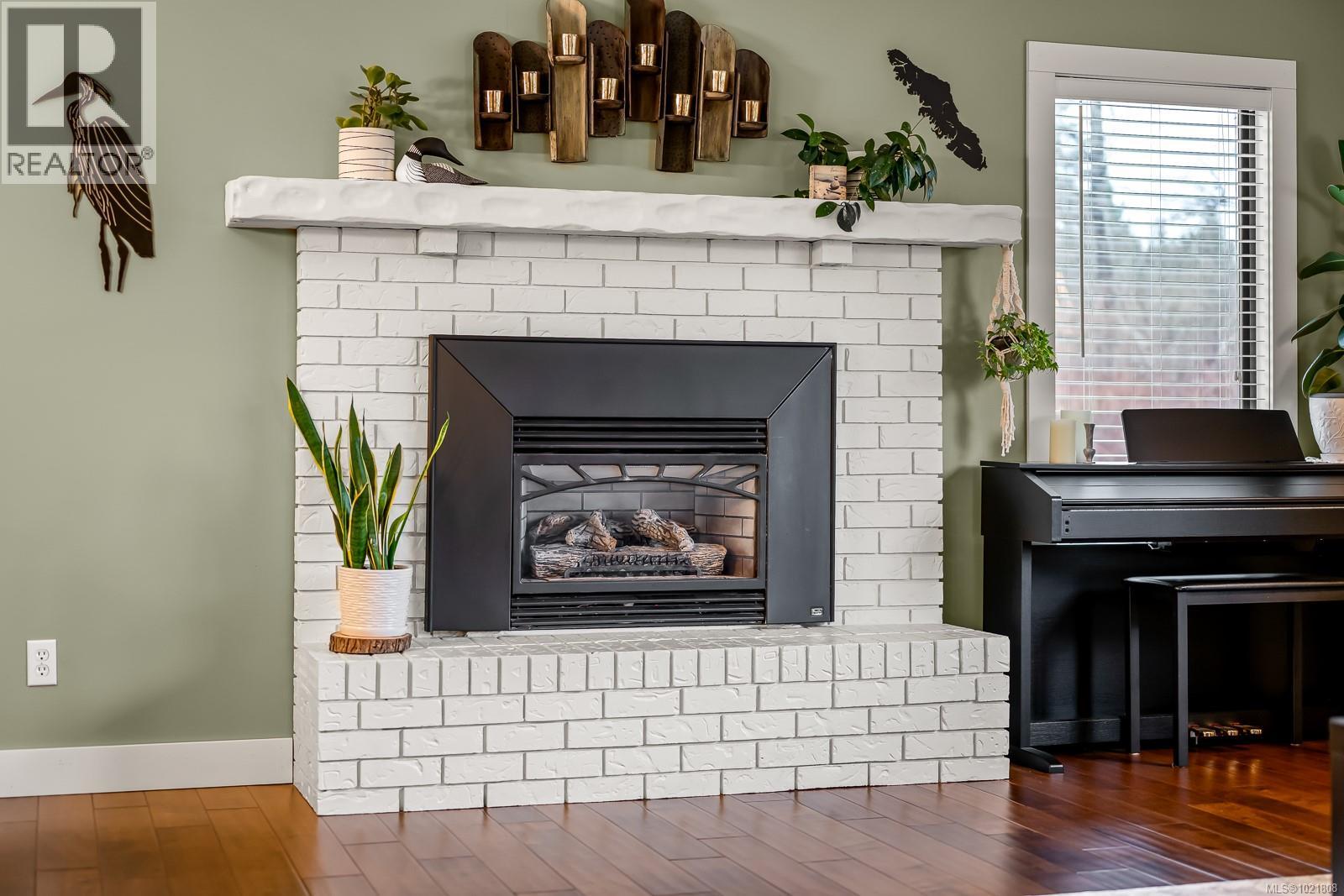 4988 Adrian Rd, Courtenay