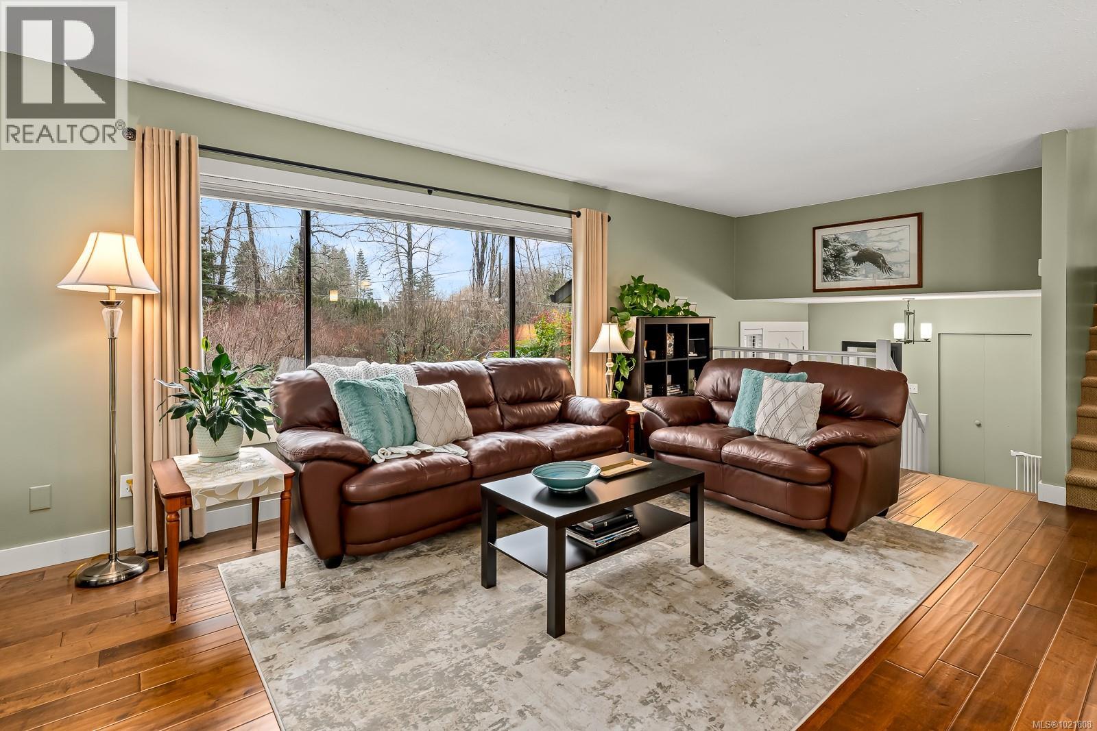 4988 Adrian Rd, Courtenay