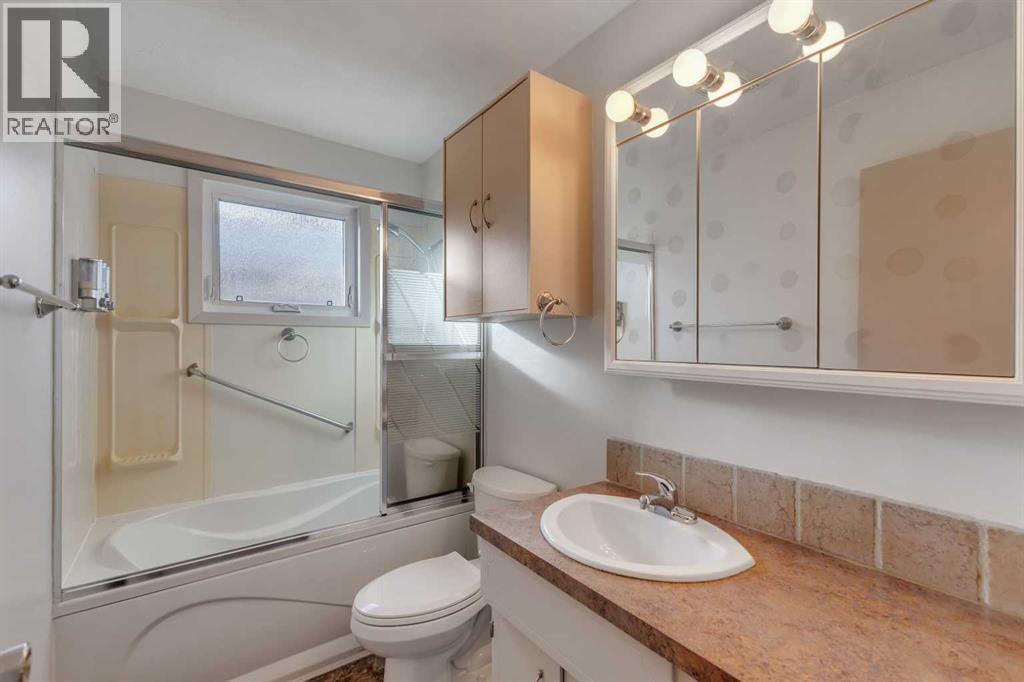 Single Family House Bi-level for Sale in  Doverview Road SE Dover Calgary 