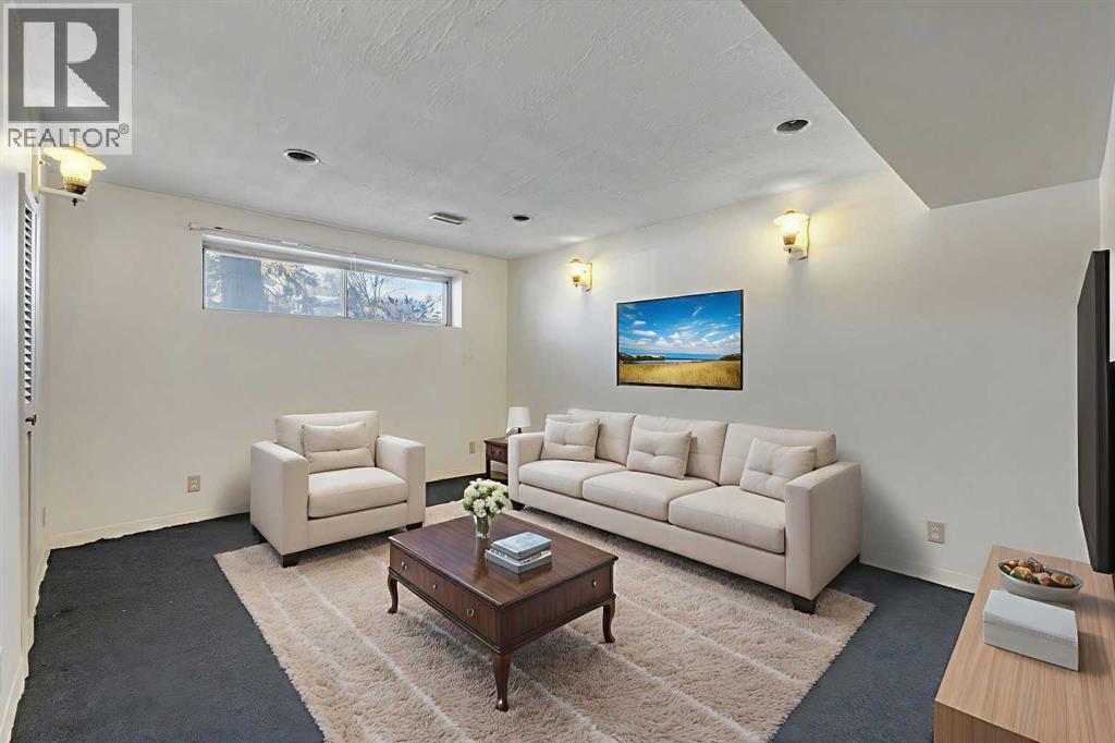 Single Family House Bi-level for Sale in  Doverview Road SE Dover Calgary 