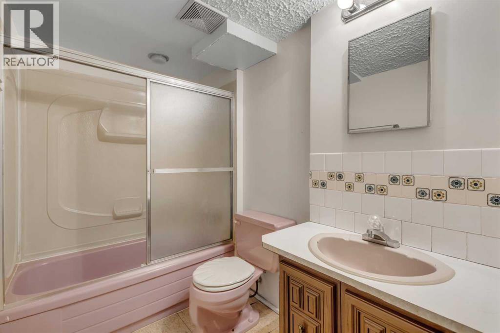 Single Family House Bi-level for Sale in  Doverview Road SE Dover Calgary 