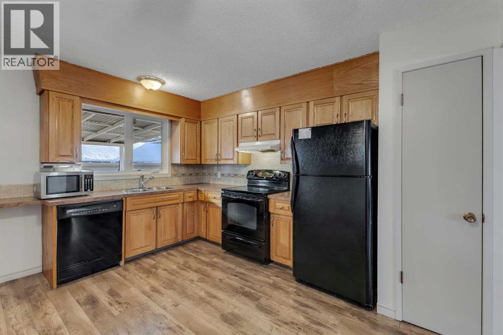 Single Family House Bi-level for Sale in  Doverview Road SE Dover Calgary 