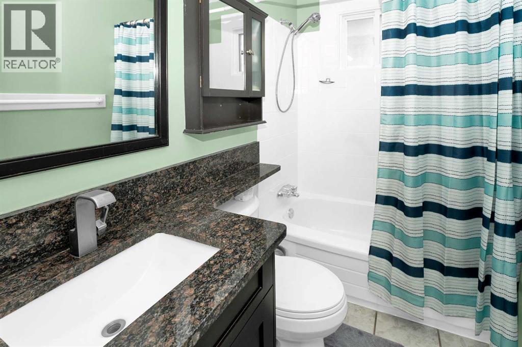 Single Family House Bi-level for Sale in  Pinecliff Drive NE Pineridge Calgary 