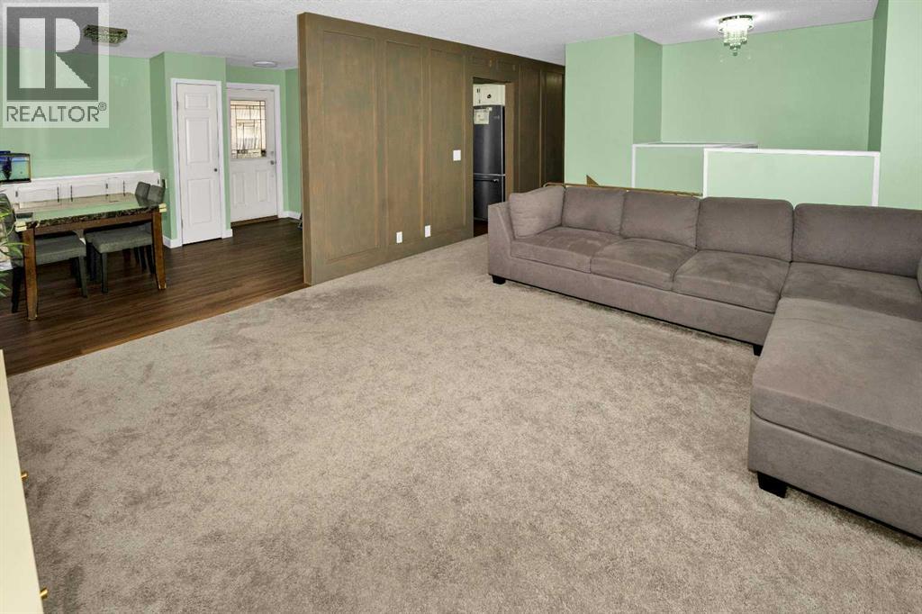 Single Family House Bi-level for Sale in  Pinecliff Drive NE Pineridge Calgary 