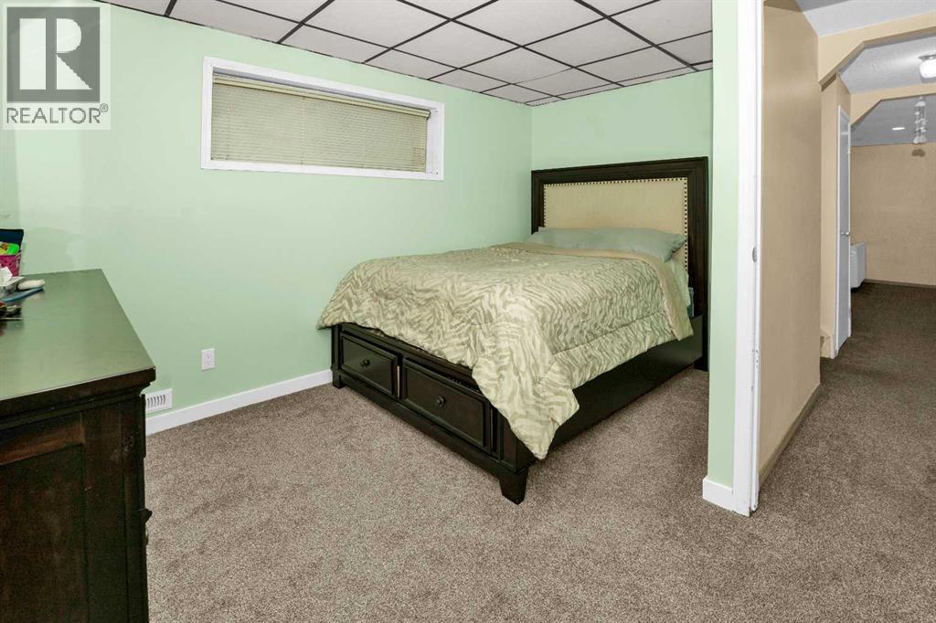 Single Family House Bi-level for Sale in  Pinecliff Drive NE Pineridge Calgary 