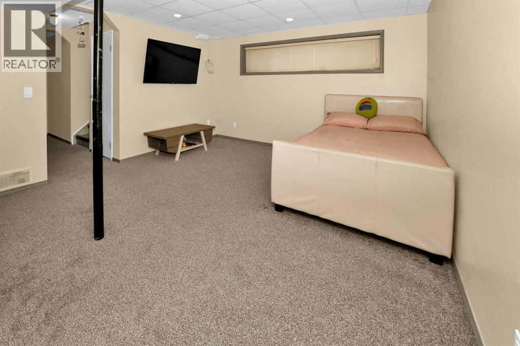 Single Family House Bi-level for Sale in  Pinecliff Drive NE Pineridge Calgary 