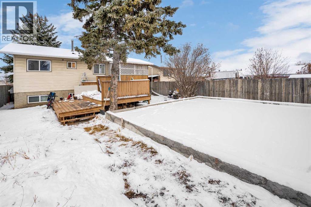 Single Family House Bi-level for Sale in  Pinecliff Drive NE Pineridge Calgary 