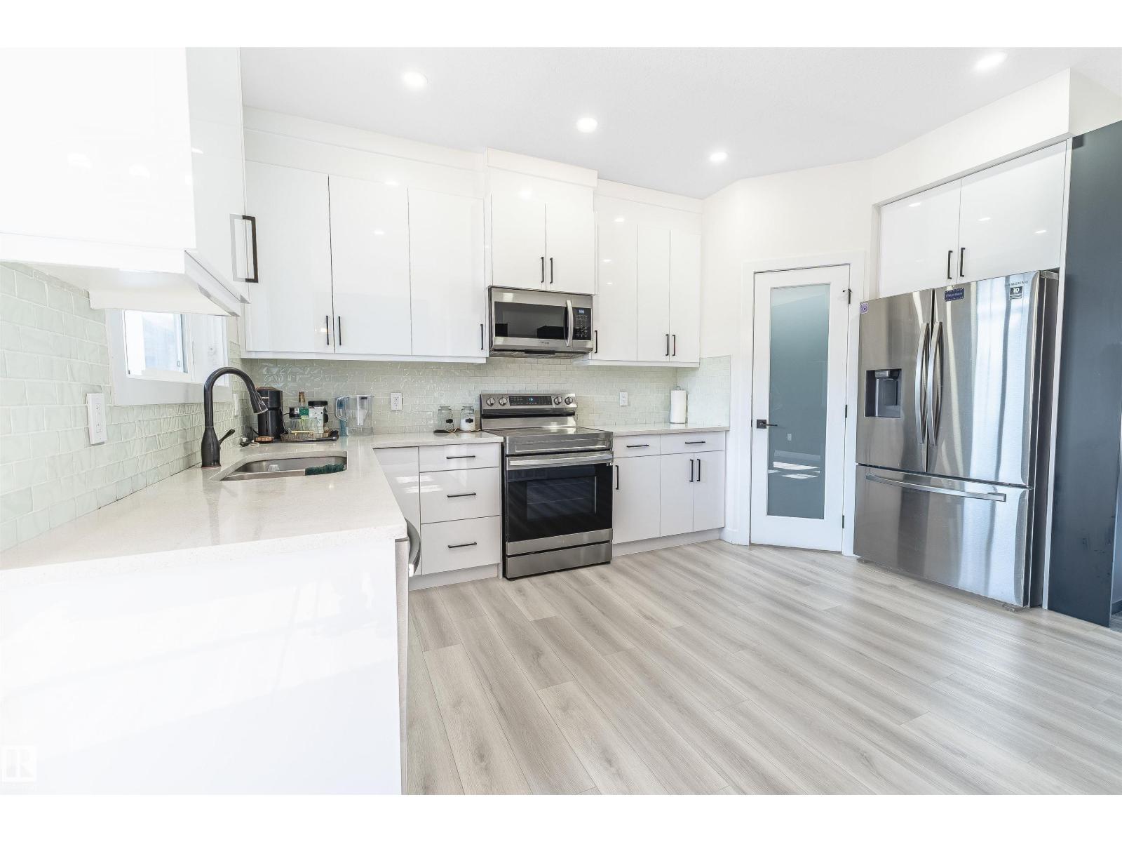 #19 1703 16 Ave AV NW NW, Edmonton