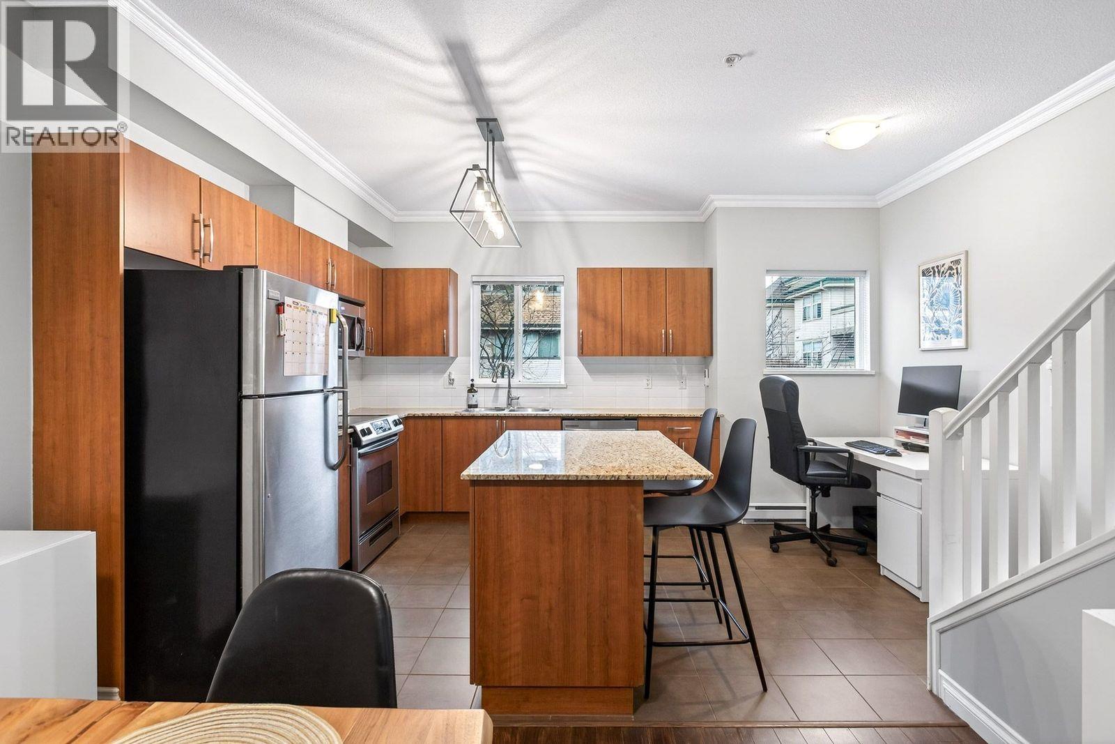 611 1661 FRASER AVENUE, Port Coquitlam