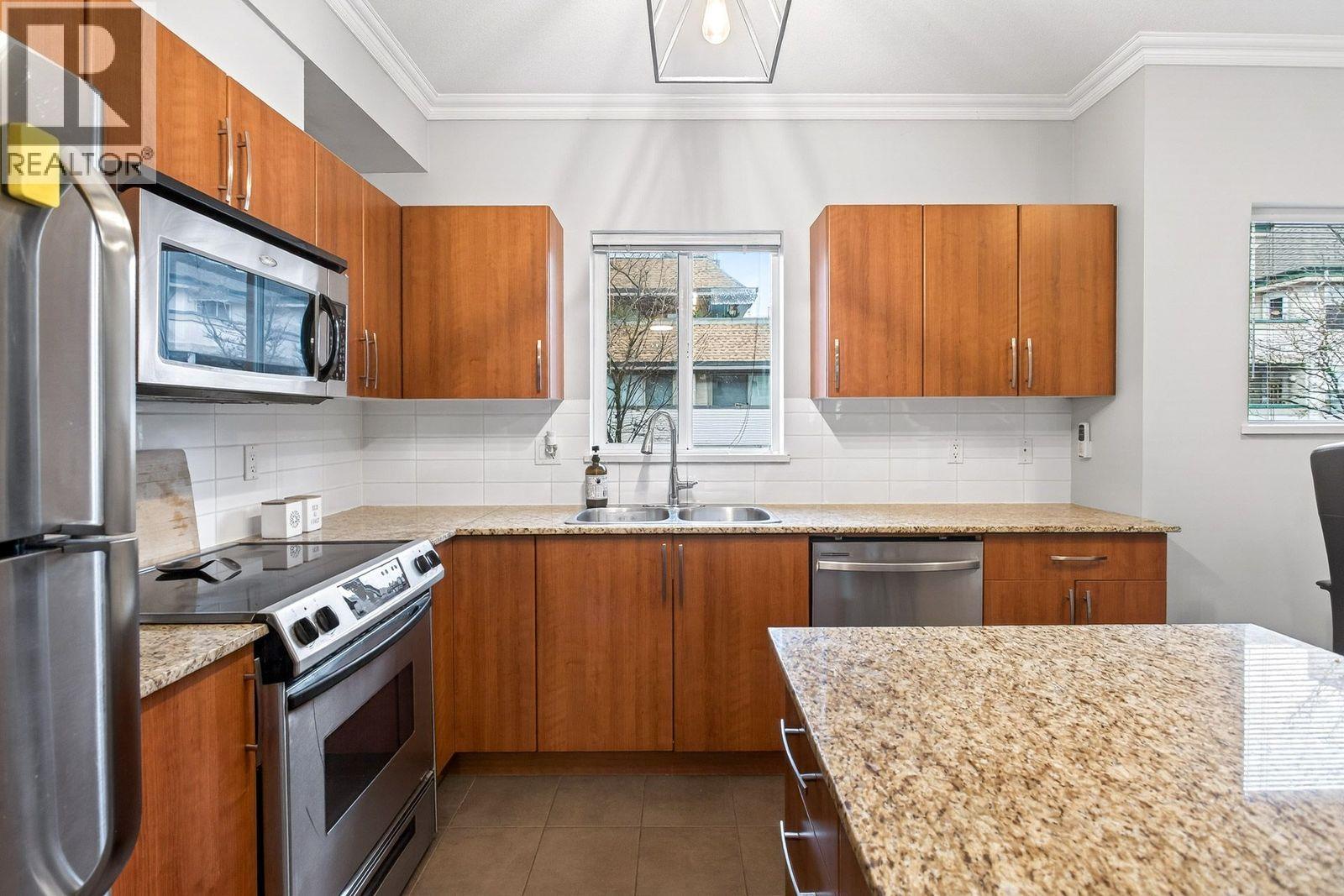 611 1661 FRASER AVENUE, Port Coquitlam