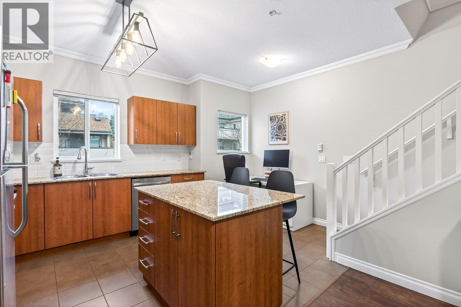 611 1661 FRASER AVENUE, Port Coquitlam