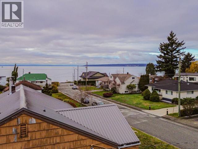 6906 HAMMOND STREET, Powell River