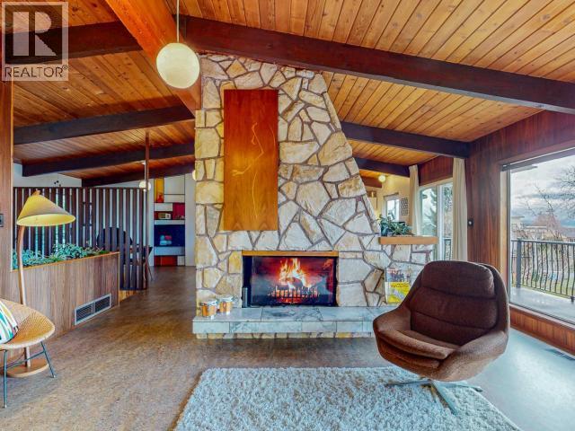 6906 HAMMOND STREET, Powell River