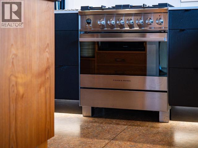 6906 HAMMOND STREET, Powell River