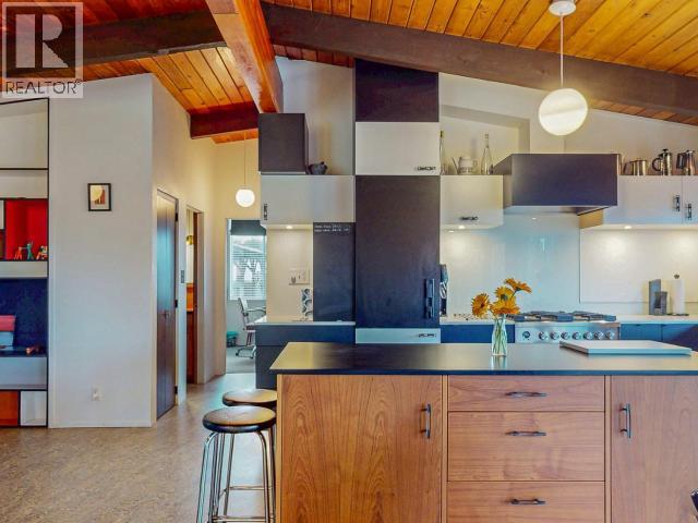 6906 HAMMOND STREET, Powell River