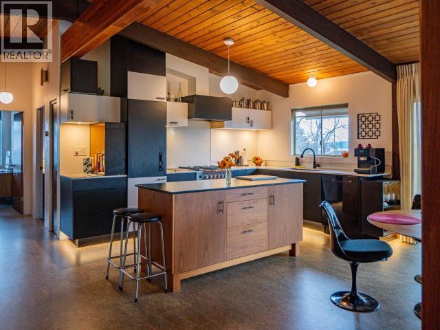 6906 HAMMOND STREET, Powell River