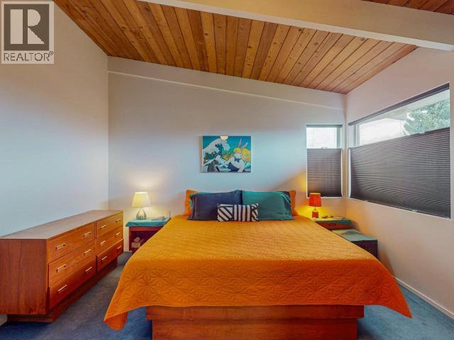 6906 HAMMOND STREET, Powell River