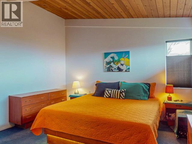 6906 HAMMOND STREET, Powell River