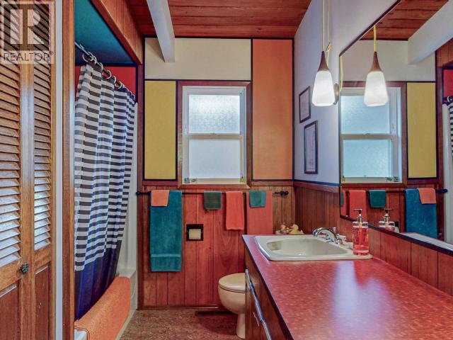 6906 HAMMOND STREET, Powell River