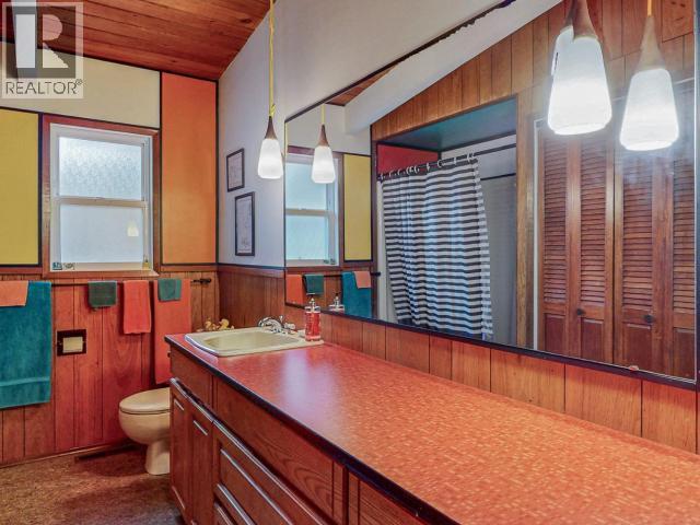 6906 HAMMOND STREET, Powell River