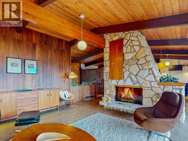 6906 HAMMOND STREET, Powell River