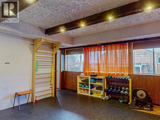 6906 HAMMOND STREET, Powell River