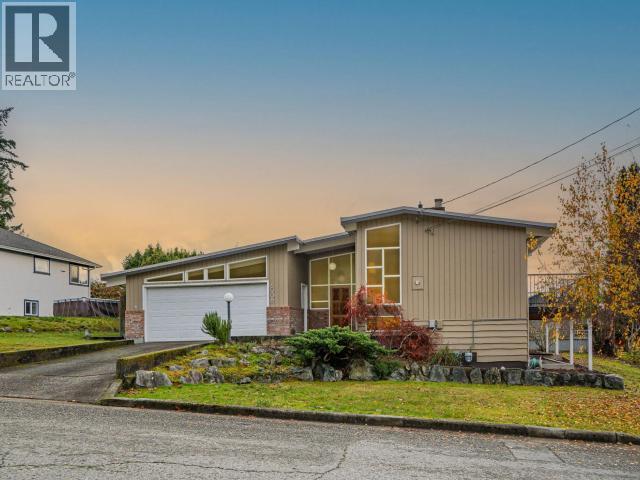 6906 HAMMOND STREET, Powell River