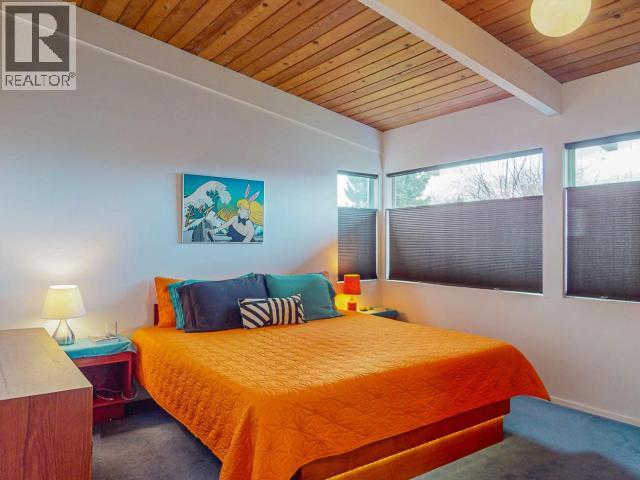 6906 HAMMOND STREET, Powell River