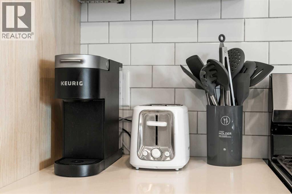 Single Family House for Sale in Unit    Avenue NW Capitol Hill Calgary 