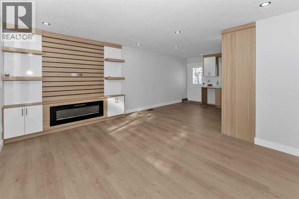 Single Family House Bi-level for Sale in  Pinecliff Drive NE Pineridge Calgary 