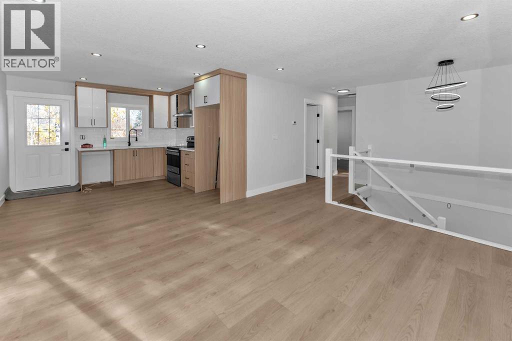 Single Family House Bi-level for Sale in  Pinecliff Drive NE Pineridge Calgary 