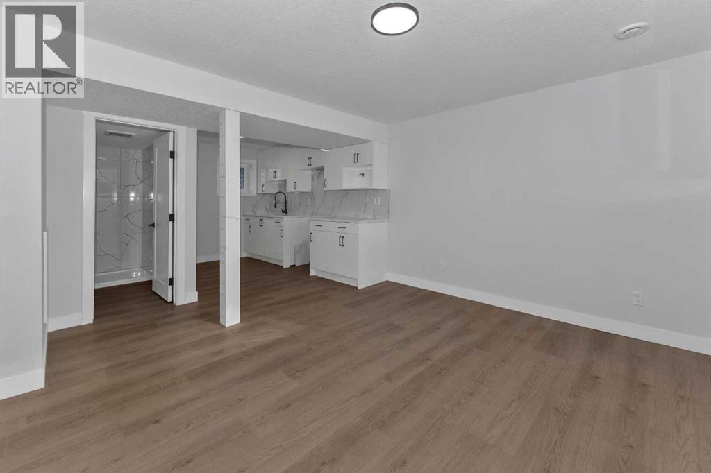 Single Family House Bi-level for Sale in  Pinecliff Drive NE Pineridge Calgary 