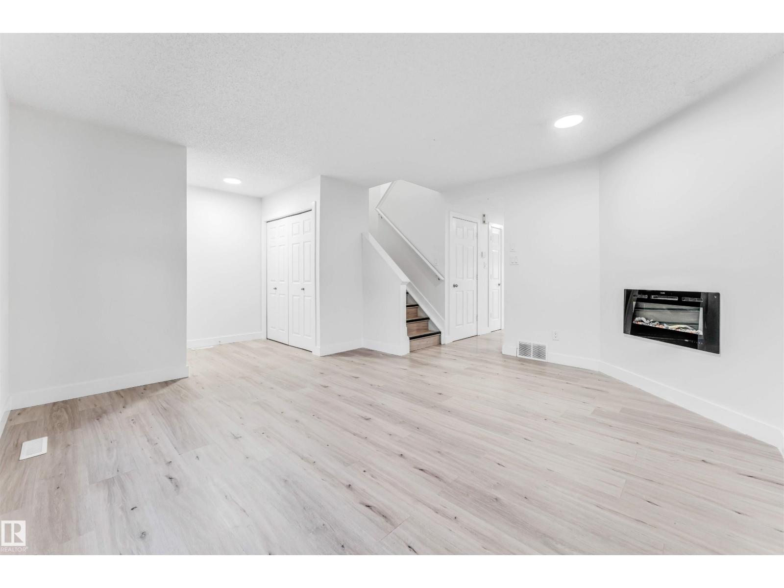 2911 26 ST NW, Edmonton