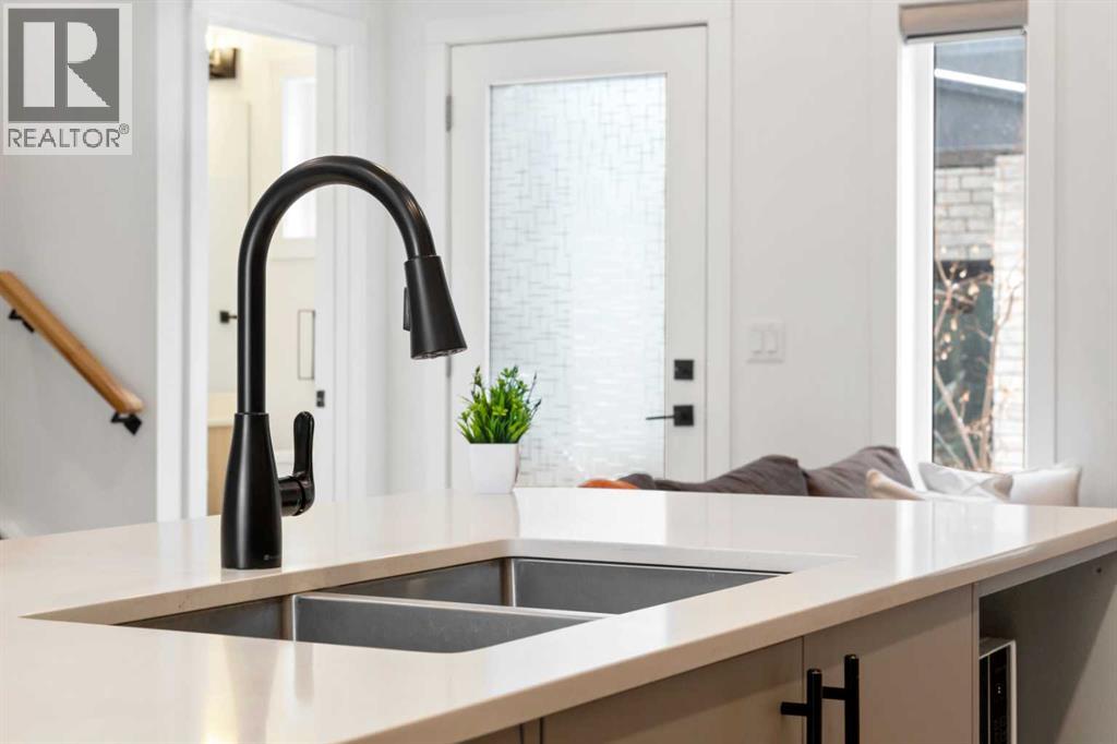 Single Family House for Sale in Unit    Avenue NW Capitol Hill Calgary 